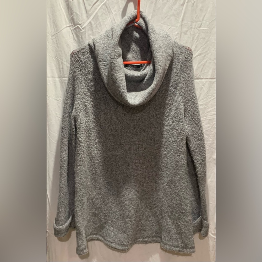 Doe & Rae Cowl Neck Sweater! Size M